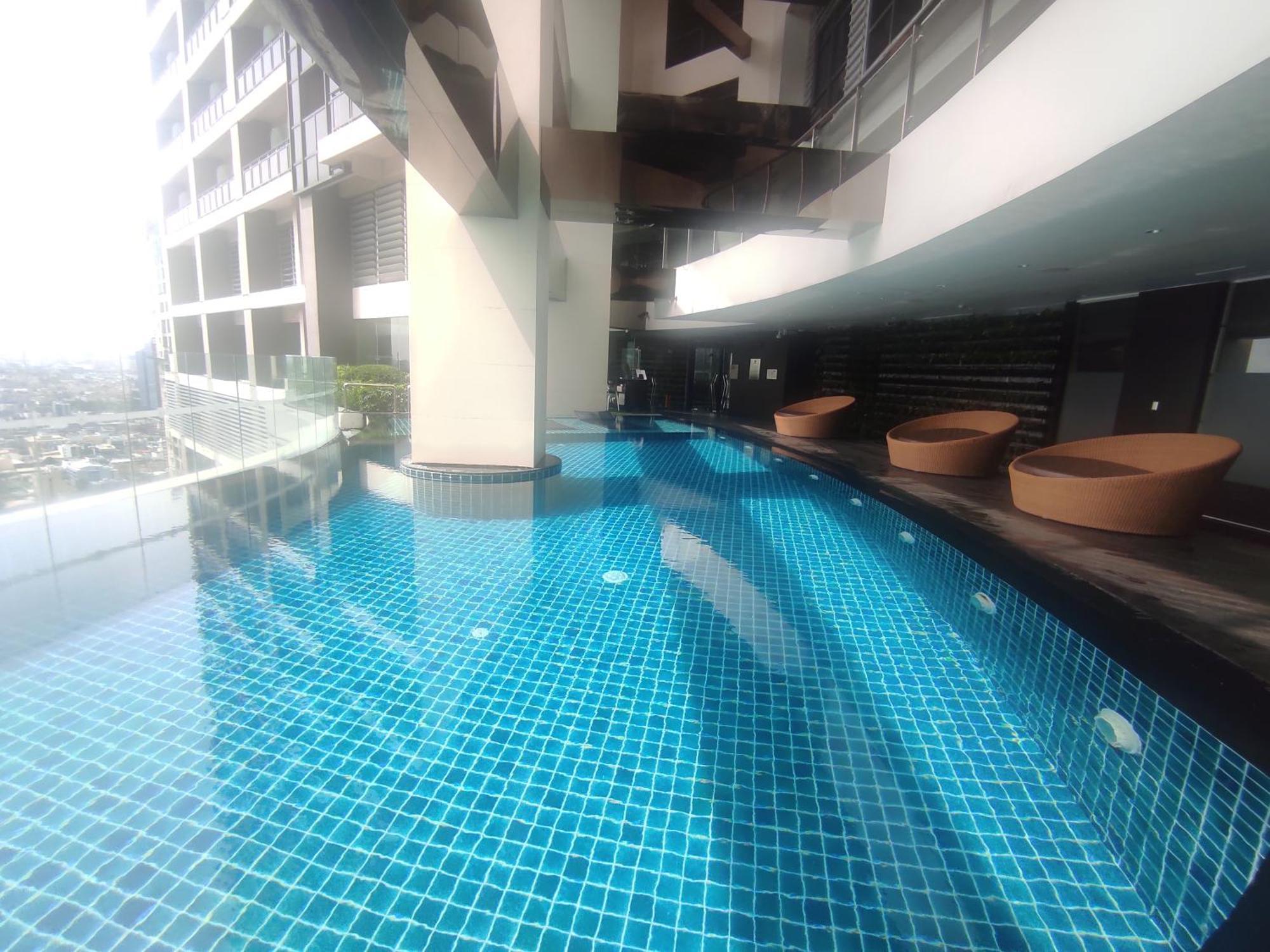 Brand New Staycation With Netflix In Poblacion, Makati, Philippines Apartment Manila