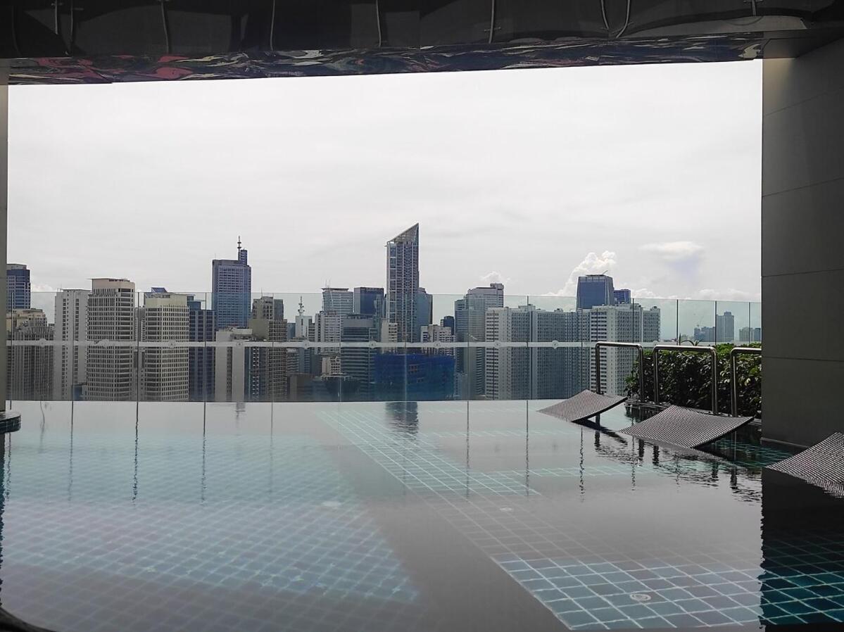 Brand New Staycation With Netflix In Poblacion, Makati, Philippines Apartment