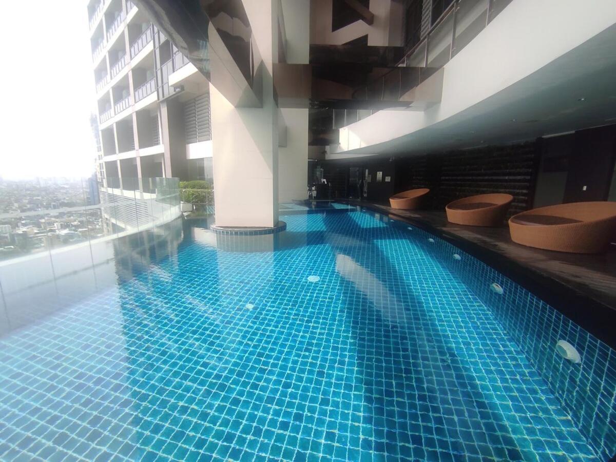 Brand New Staycation With Netflix In Poblacion, Makati, Philippines Apartment