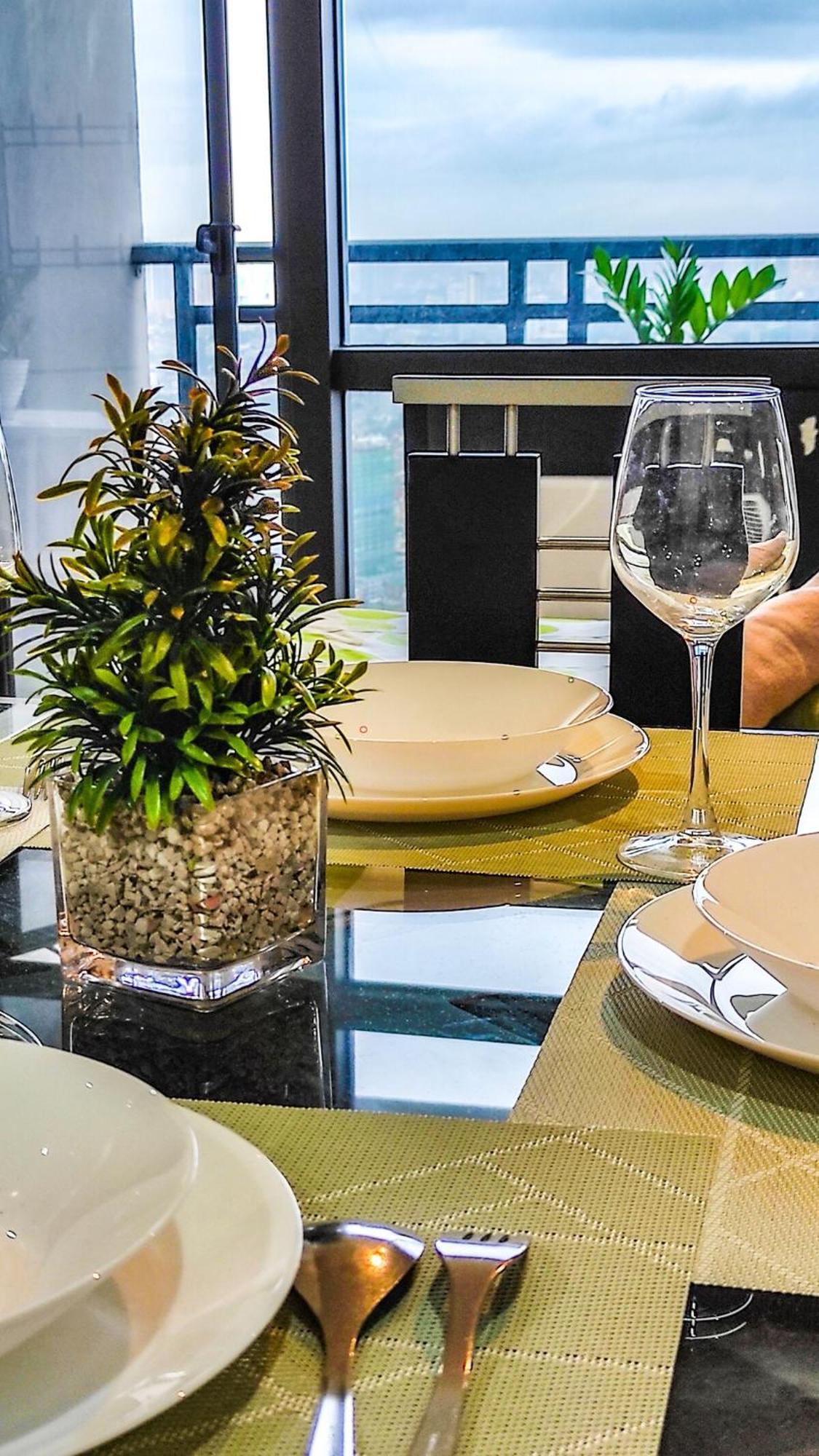Apartment Brand New Staycation With Netflix In Poblacion, Makati, Philippines