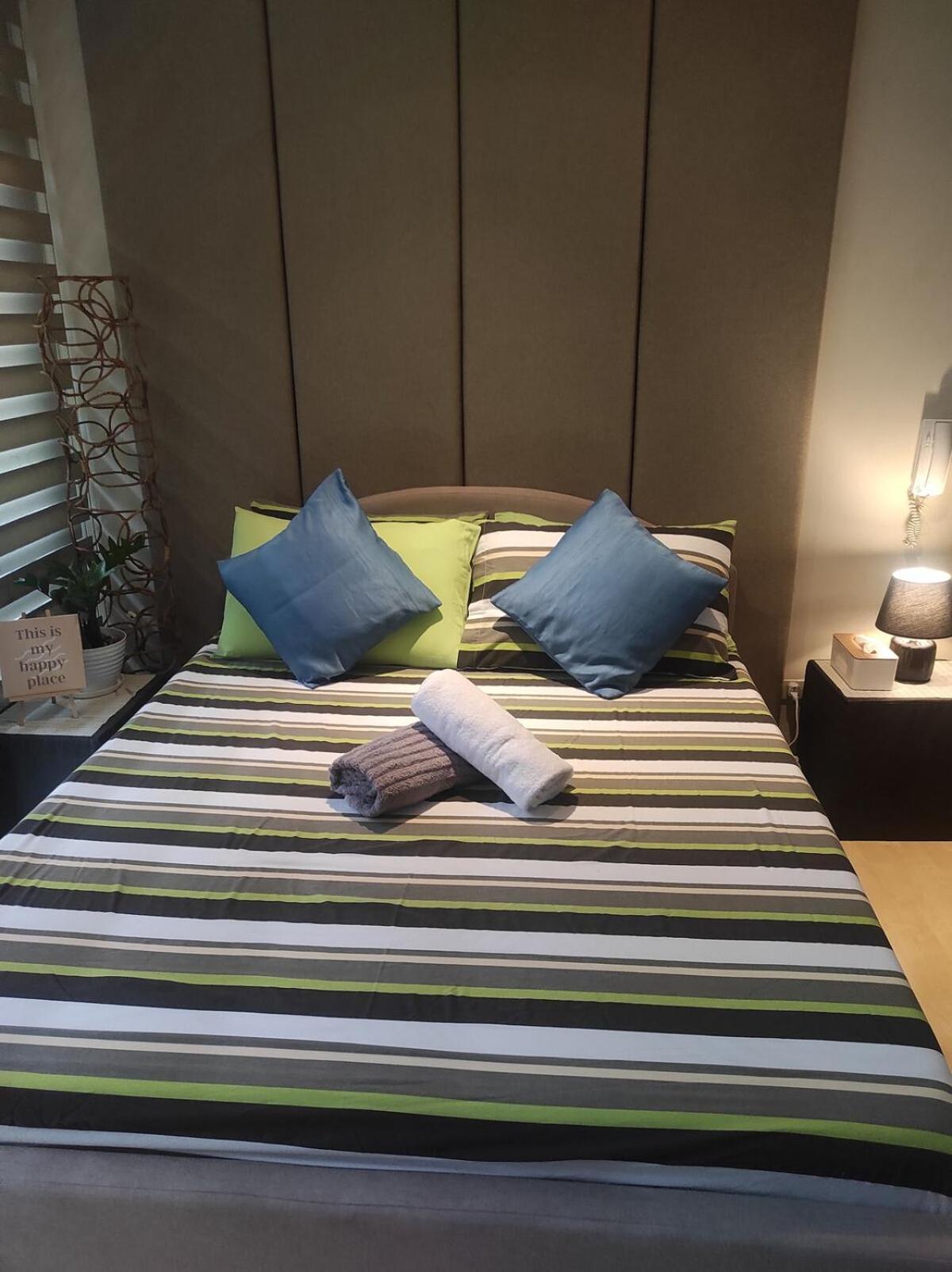 Apartment Brand New Staycation With Netflix In Poblacion, Makati, Philippines *
