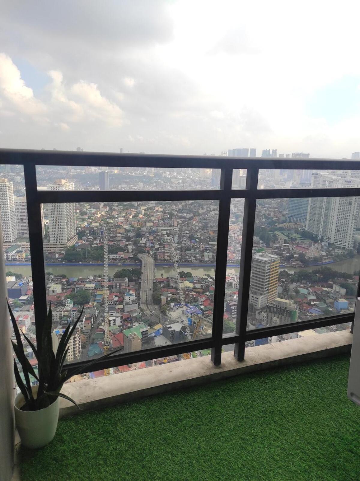 Brand New Staycation With Netflix In Poblacion, Makati, Philippines *