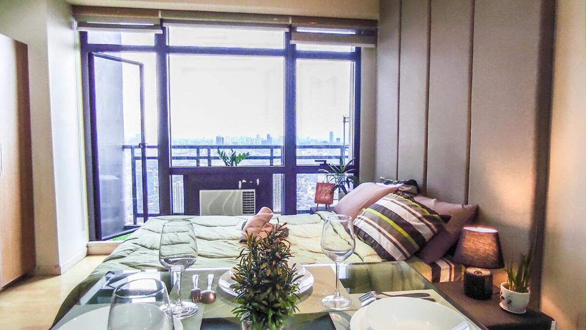 Apartment Brand New Staycation With Netflix In Poblacion, Makati, Philippines