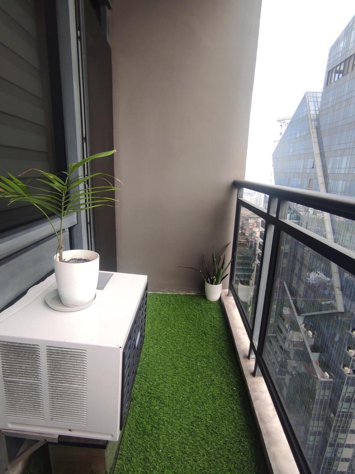Brand New Staycation With Netflix In Poblacion, Makati, Philippines Apartment