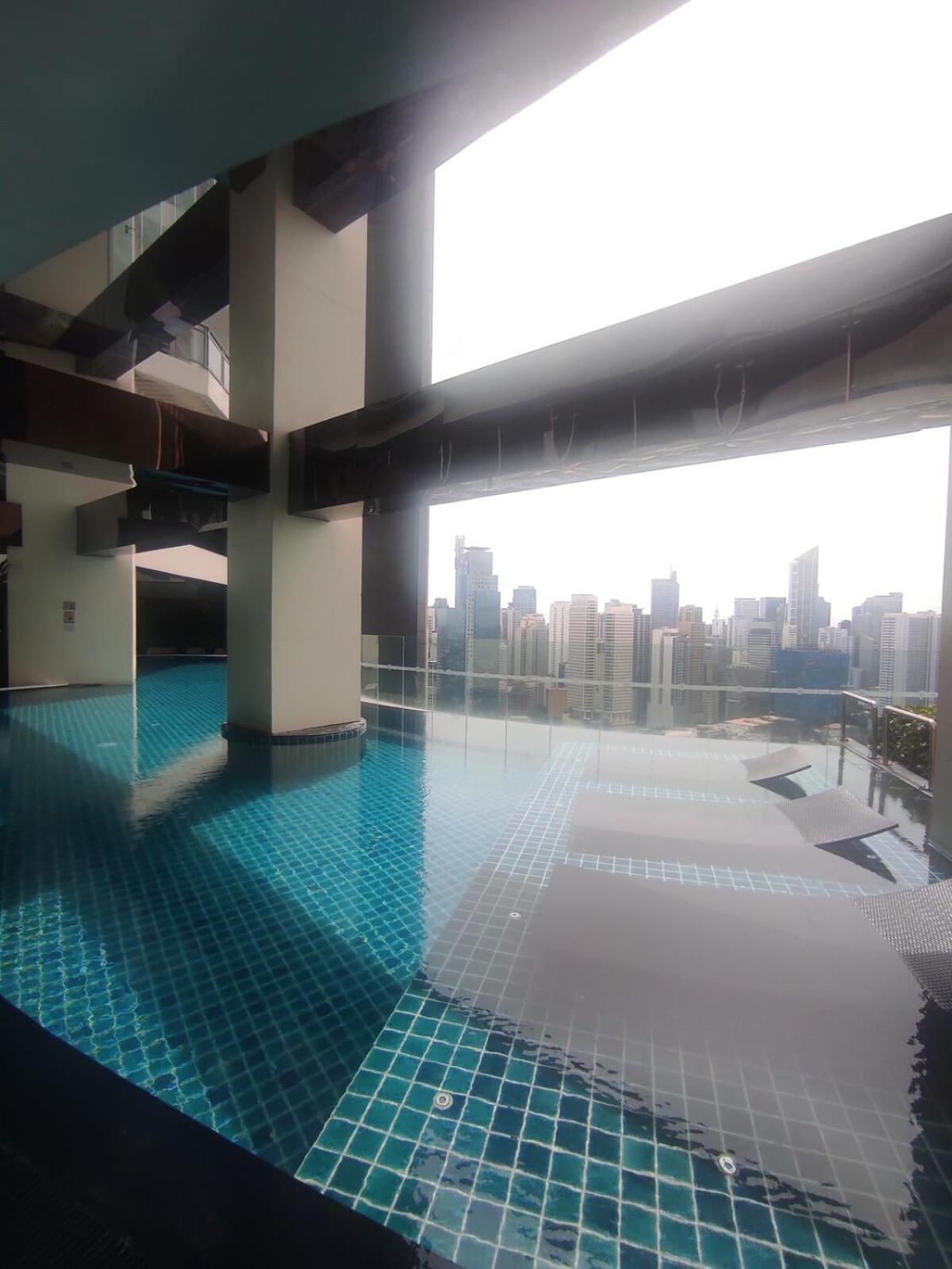 Brand New Staycation With Netflix In Poblacion, Makati, Philippines *