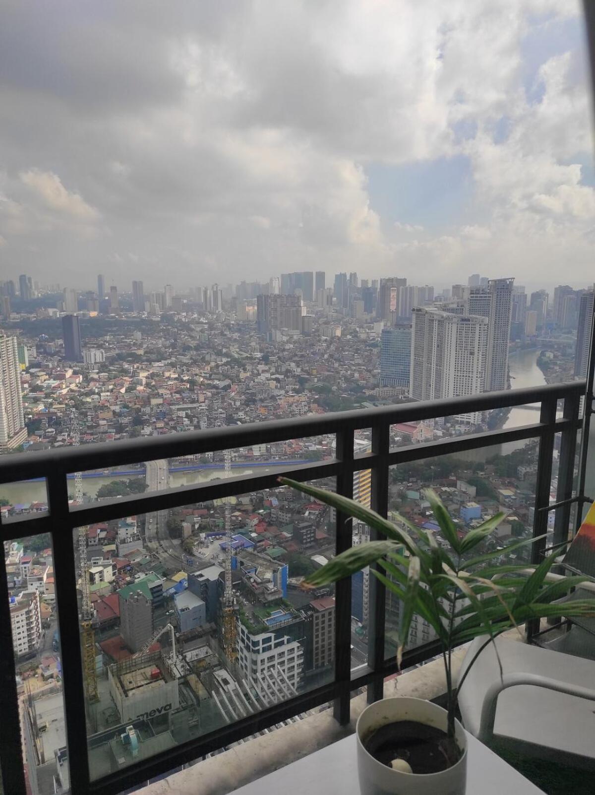 Apartment Brand New Staycation With Netflix In Poblacion, Makati, Philippines *